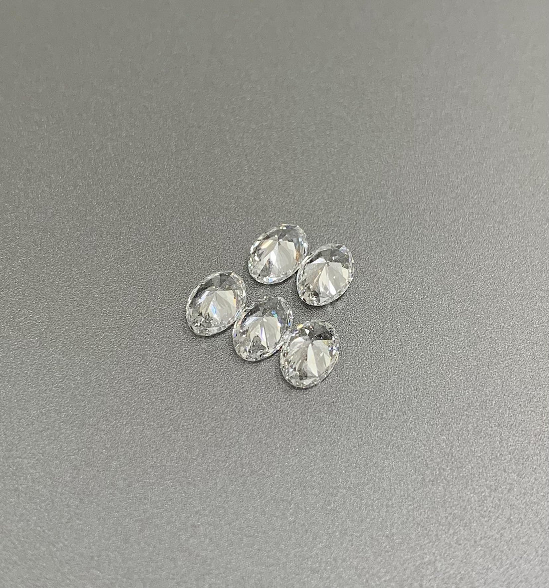 Dossier Brilliance: Set of 5 Exquisite Oval Diamonds - Lab diamona