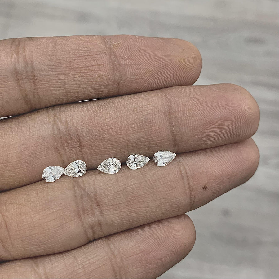 Dossier Brilliance: Set of 5 Exquisite Pear Diamonds - Lab diamona