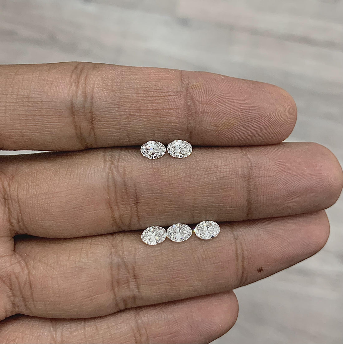 Dossier Brilliance: Set of 5 Exquisite Oval Diamonds - Lab diamona